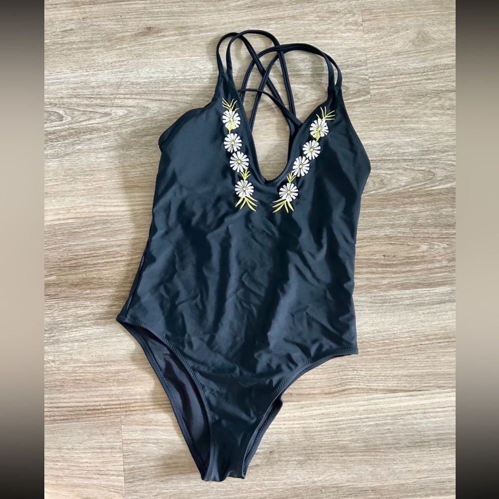 Cupshe Elegant Black Swimwear with floral detail